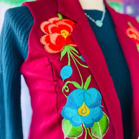 Long embroidered vest - Picture 2 of 9